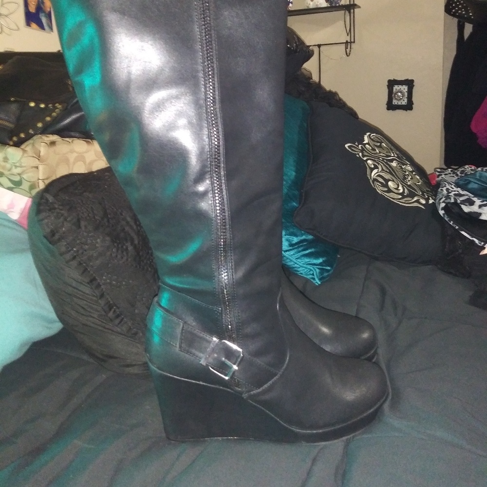 Torrid wedge boots